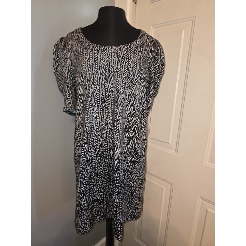Chico's Zenergy Black Puffed Sleeve Knit Dress Abstract Lines Size L (2)